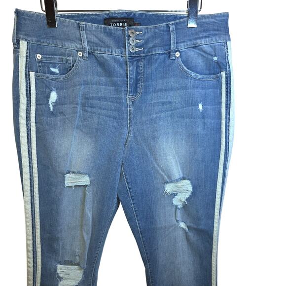 Torrid Skinny Jeans Distressed Jeggings Plus Sz 18 Side Stripes Light Wash - Picture 3 of 11